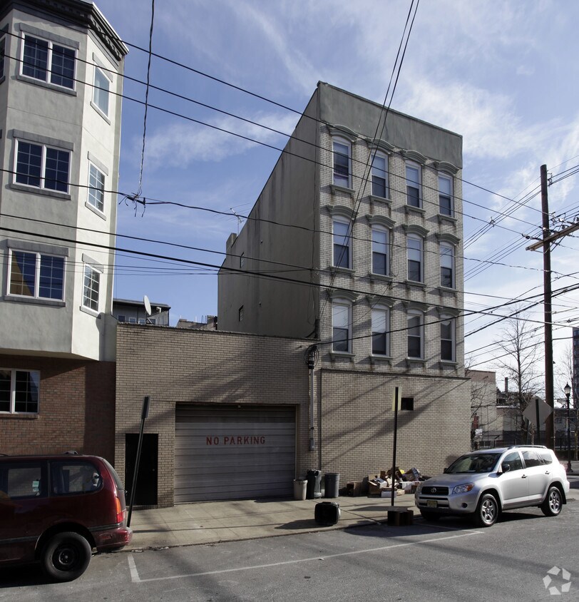 Building Photo - 201 Adams St