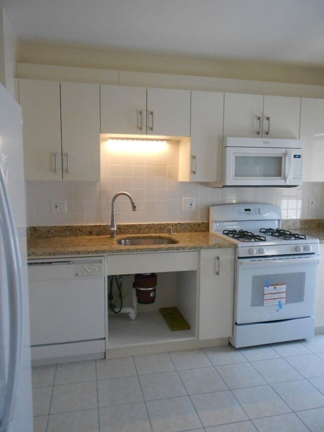 Photo - No Brokers Fee, In-Unit Washer and Dryer, Eat-in Kitchen, Parking for Rent Apartment