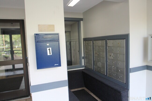 Foto del edificio - 3699 Broadbridge Ave