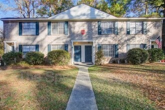 Building Photo - 300 Crestview Dr