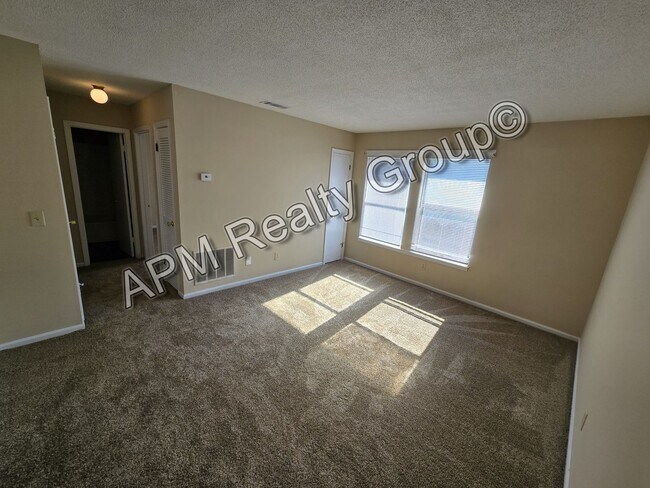 Foto del edificio - Upstairs two-bedroom apartment. 50% off first month's rent!