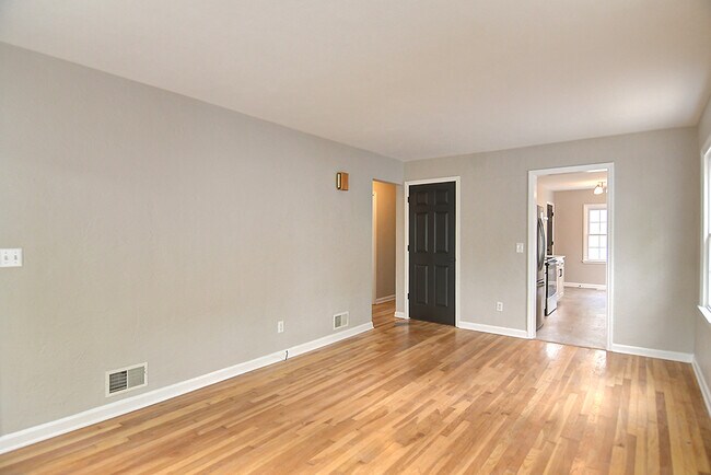 Foto del edificio - 2212 Fauver Ave