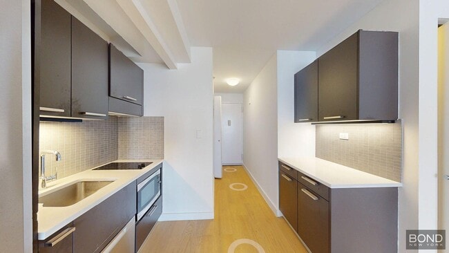 Building Photo - 222 E 39th St