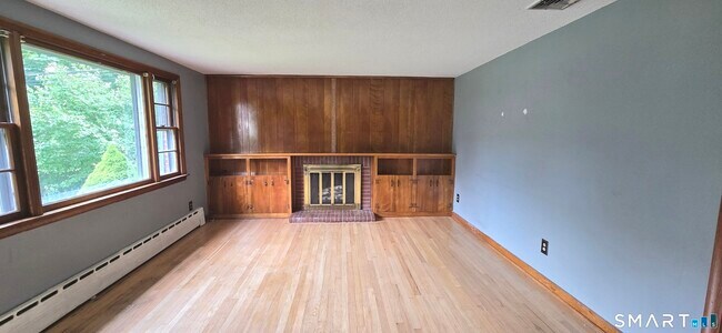 Foto del edificio - 453 Strickland St