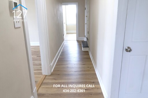 Foto del edificio - Spacious 3BR Apartment with Central Air, Off-Street Parking & Minutes to Downtown Lynchburg