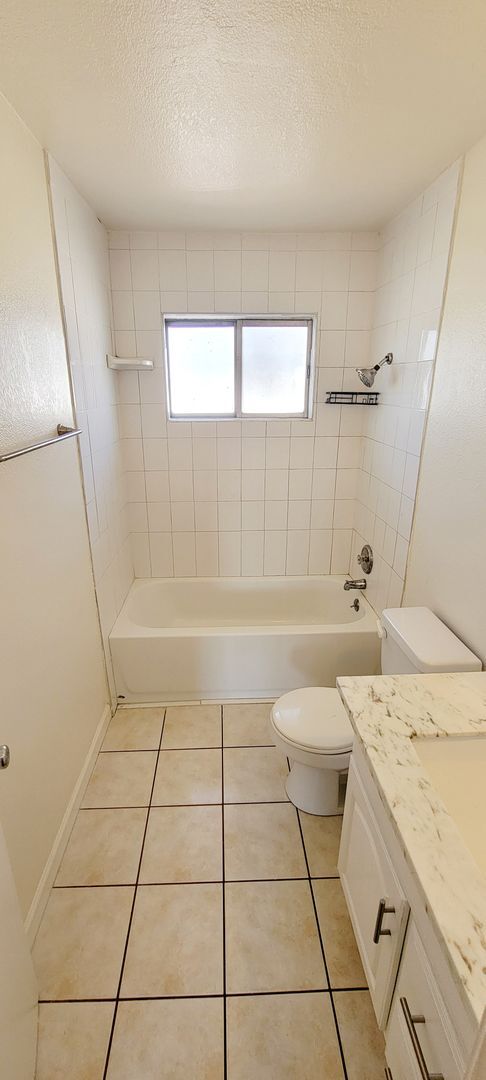 Building Photo - 5202 Canoga St