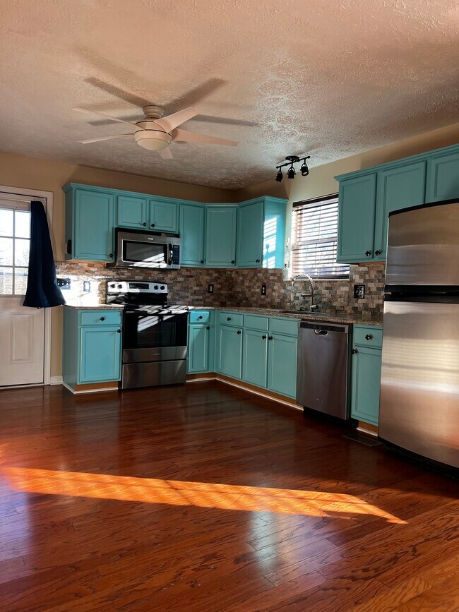 Kitchen - 1697 Litton Ave
