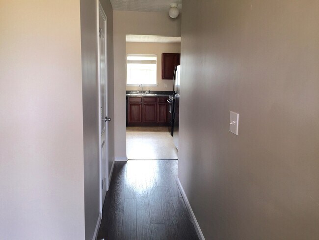 Building Photo - Ola schools 4 bedrooms 2.5 baths on large ...