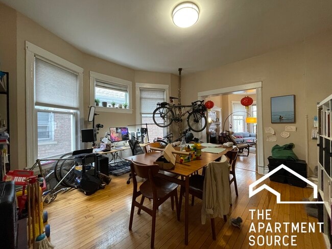 Building Photo - 3434 W Drummond Plz