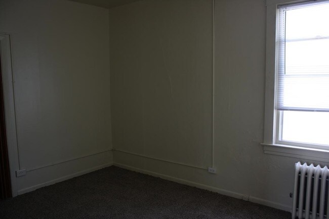 Building Photo - 1240 Emerald Ave