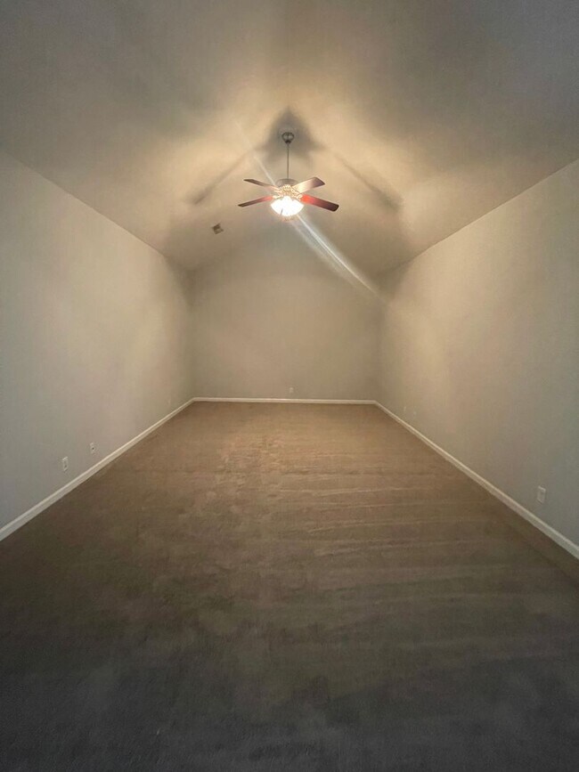 Foto del edificio - 2 bed, 2 bath, 2 car garage ranch style to...