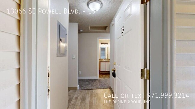 Foto del edificio - 13066 SE Powell Blvd