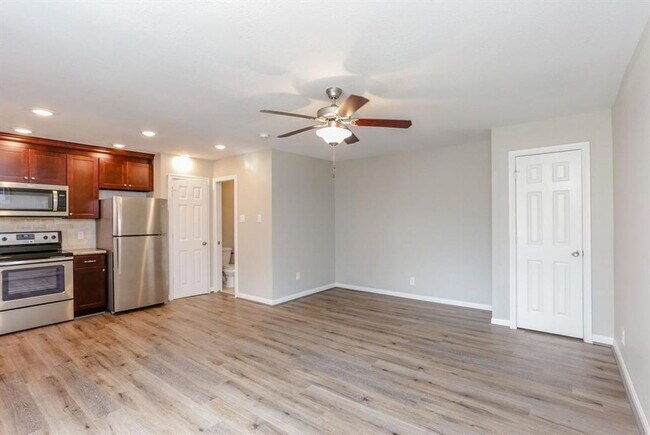 Photo - 808 W Main St Apartment