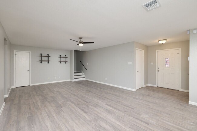 Building Photo - 25130 Longbranch Run