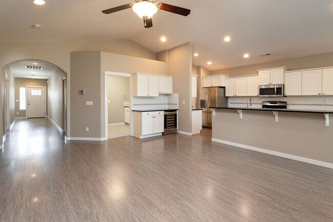 Foto del edificio - Spacious single level Orchard floorplan with 4th bedroom/den option home featuring SOLAR - Great ...