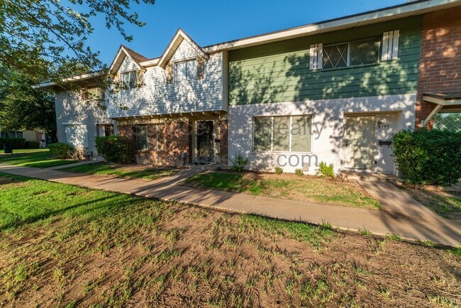Building Photo - 4544 N 15th Ave