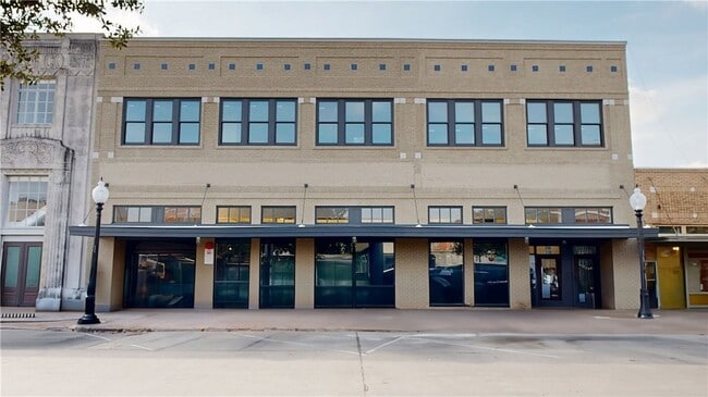 Photo - 206 N Main St Apartment