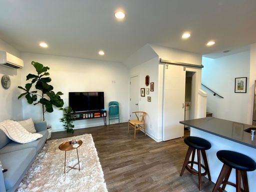 Foto principal - Gorgeous Modern Townhouse in South Park!