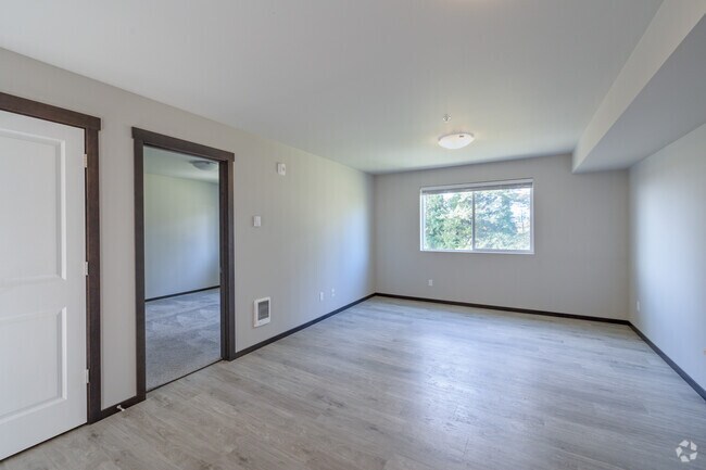 2 habitaciones, 1 baño, 744 pies cuadrados, sala de estar - Pacific Pines