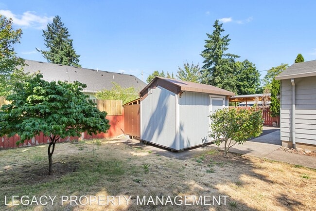 Building Photo - 3 br, 2 bath House - 8048 SE 62nd Ave.