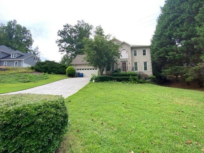 Building Photo - 1913 Bonaventure Way