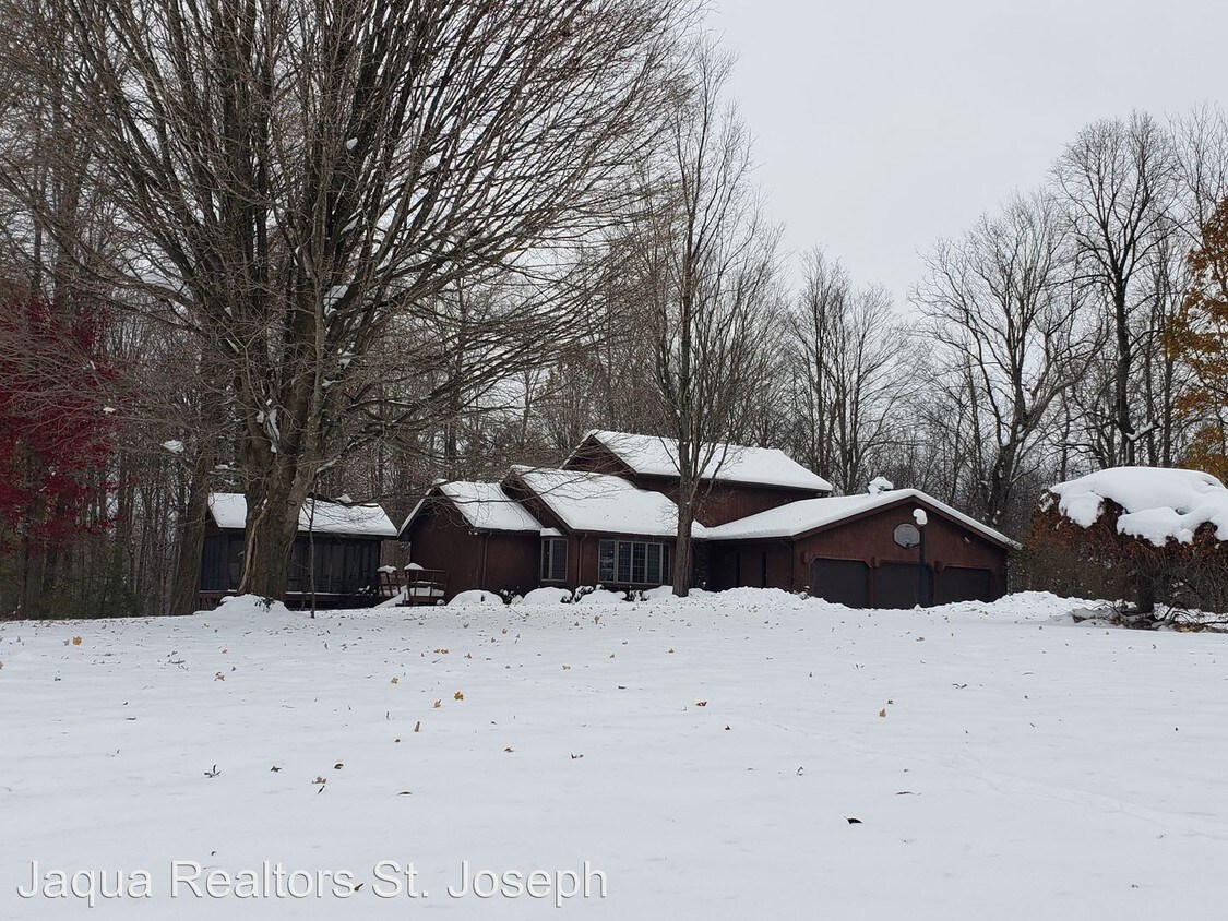 Primary Photo - 3 br, 2.5 bath House - 60728 46th Avenue