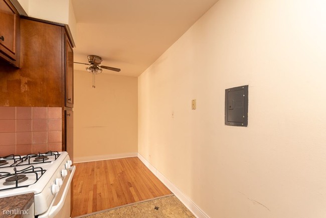 Building Photo - 452 W Aldine Ave