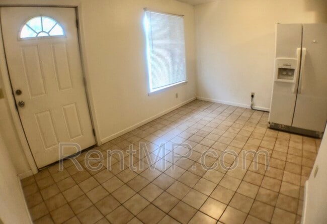 Building Photo - 722 W Broomfield -