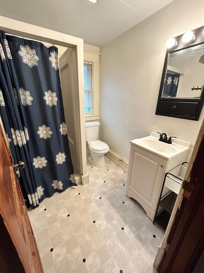 Foto del edificio - ! Available February !  4 Bed 2 Bath Cedar Falls Home