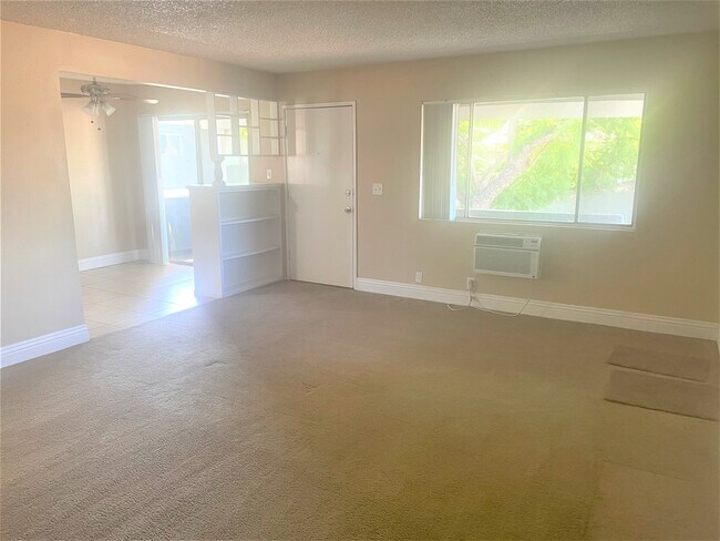 Foto del edificio - 587 Silverwood Ave