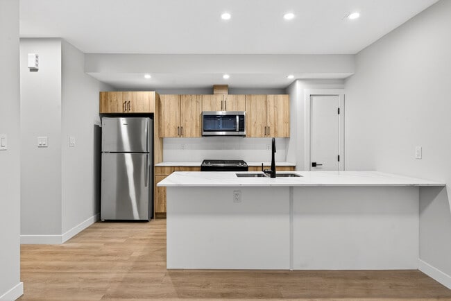 Building Photo - 10920-10130 130 St NW