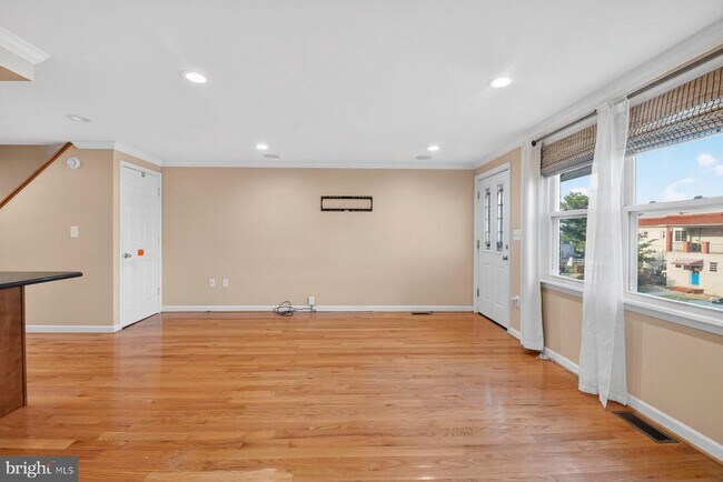 Building Photo - 643 47th St