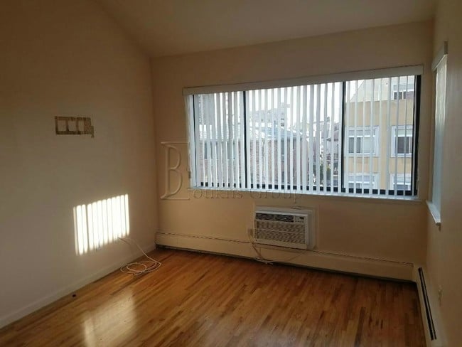 Building Photo - 8717 21st Ave