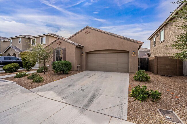 Building Photo - Beautiful 3b 2ba in North Peoria!