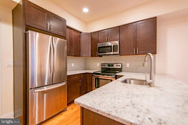Foto del edificio - 1242 Point Breeze Ave