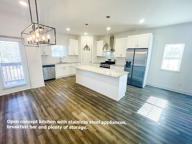 Foto del edificio - Pet Friendly End Unit Townhome