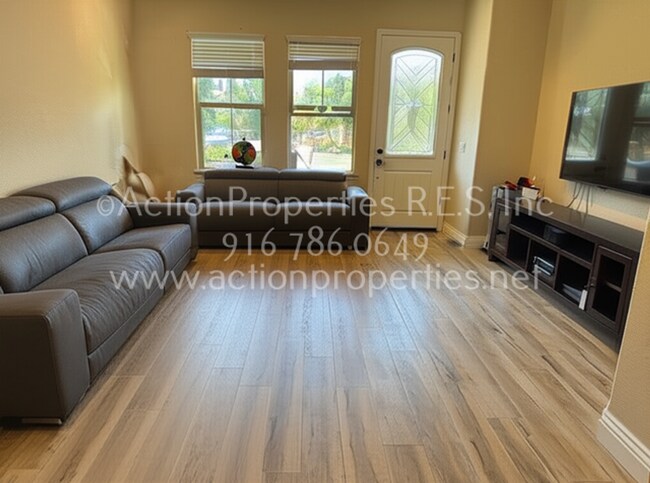 Foto del edificio - Gated Penryn Patio Home, 2 Story, 3 Bedroo...