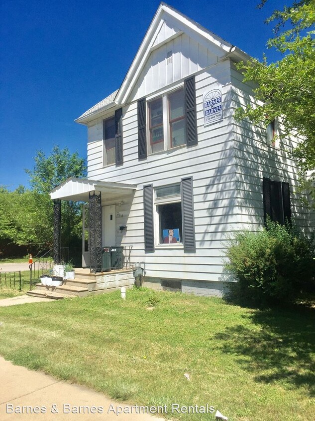 Primary Photo - 5 br, 2 bath House - 214 West Forest Street