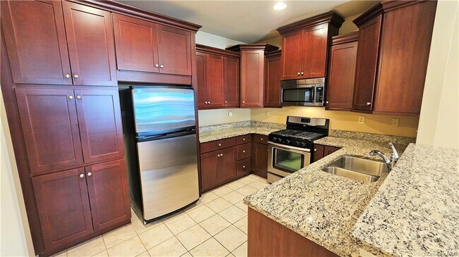 Building Photo - 310 Canter Ct