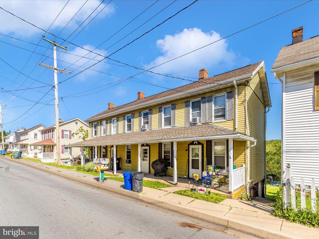 Foto principal - 1404 Pleasant Valley Rd