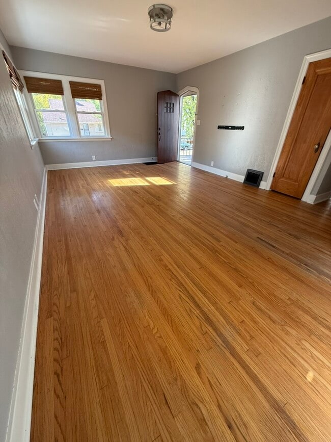 Building Photo - 3108 N Parish Ave