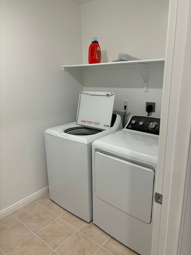 Building Photo - 1375 Yeager Ave