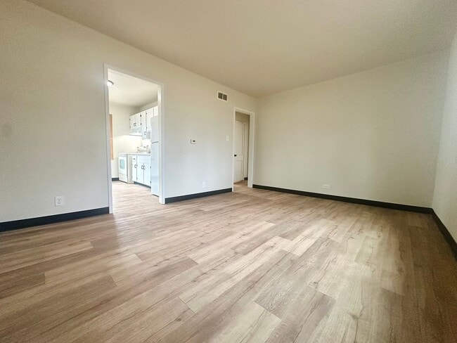 Foto del edificio - 3313-3315 Pompon Street