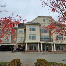 Building Photo - 16 Main St