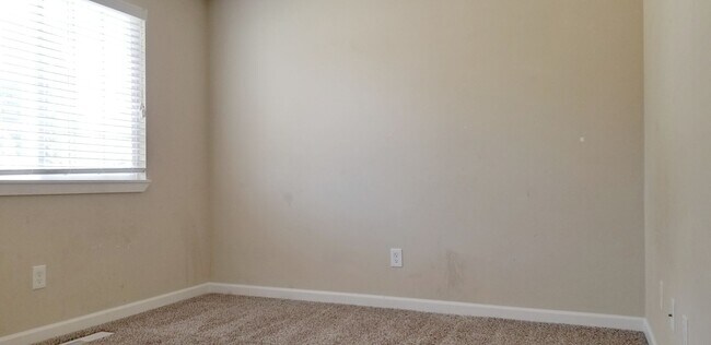 Foto del edificio - 4 bedroom plus den, living room and family room. North Thurston School Disctrict.