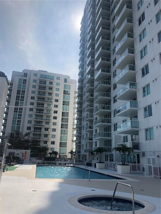 Foto del edificio - 1871 NW S River Dr