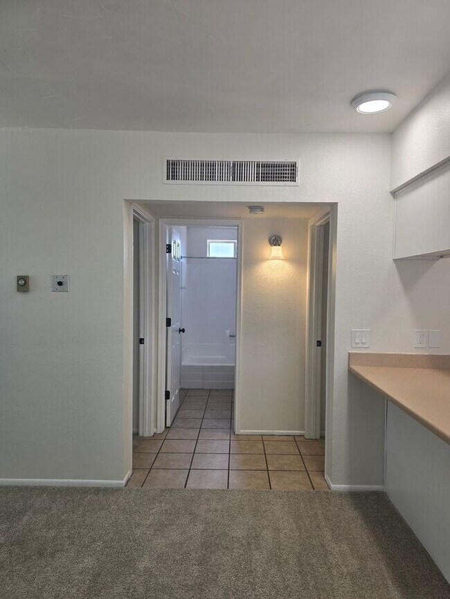 Foto del edificio - 1/2 MONTH FREE ON 12 MONTH LEASE AND MOVE ...