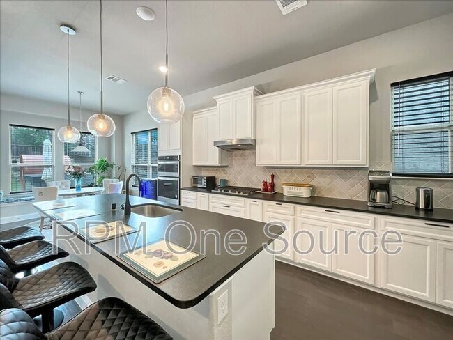 Building Photo - 6112 Lipan Lane