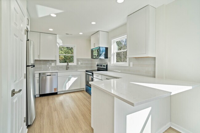 Building Photo - 721 Stonewall Ct