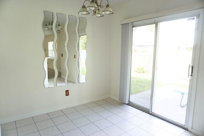 Building Photo - 3915 Station Ct S
